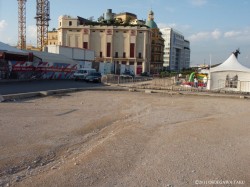 JaCMESオフィスの至近距離に位置する「殉教者広場」。