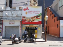 ベイルート・アメリカン大学正門近くにある、レバノン風サンドイッチの有名店。
